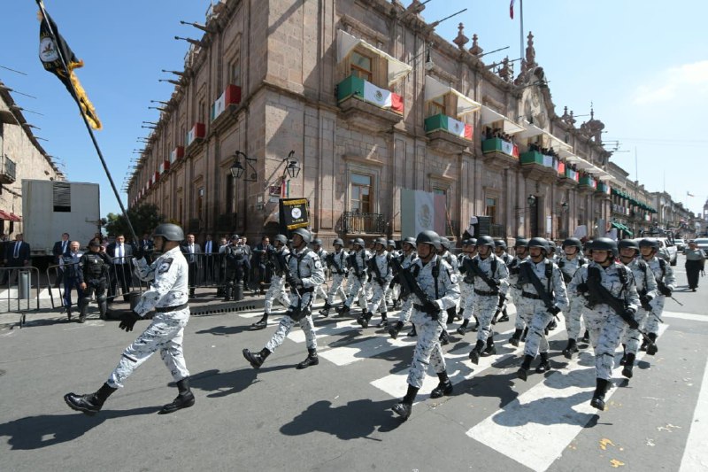 Así se vivó el desfile militar en Morelia Alternauta