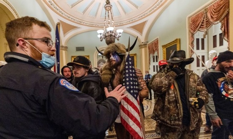 Rebeldes WASP pro-Trump toman el Capitolio por unas horas - Alternauta