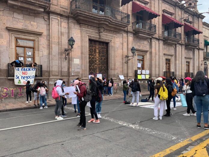 Jóvenes normalistas de ONOEM