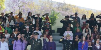 Sheinbaum conmemora el 8M junto a mujeres de las Fuerzas Armadas y reconoce su papel en la historia de México
