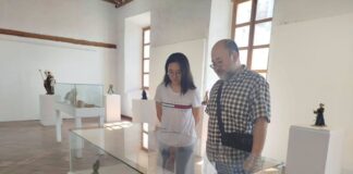 Exposición en Pátzcuaro celebra el legado de la pasta de caña con obras de nuevos creadores