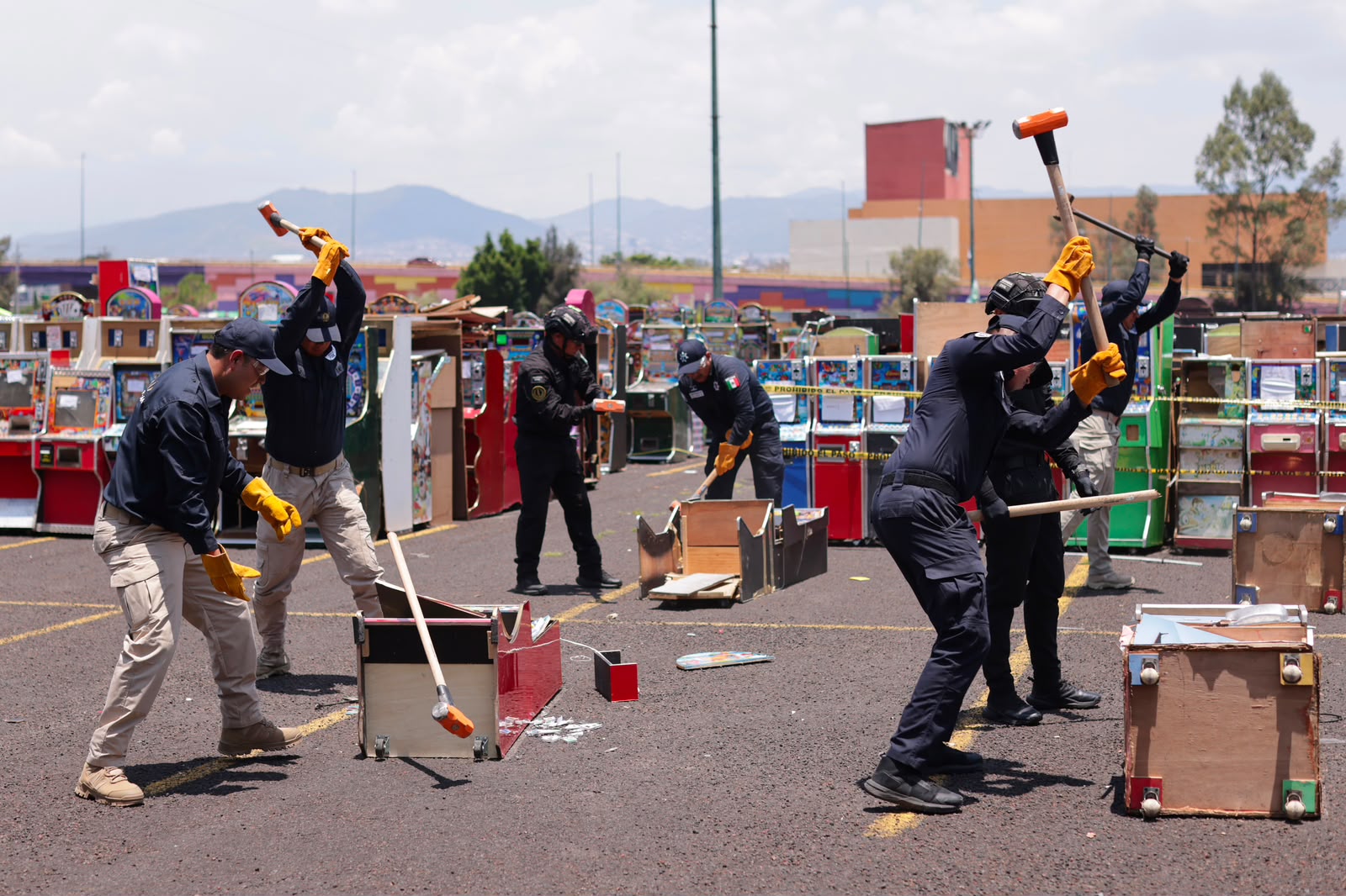 Ramírez Bedolla hizo un llamado a la ciudadanía a no normalizar el uso de estos juegos de entrenamiento, ya que detrás de ellos existen delitos 