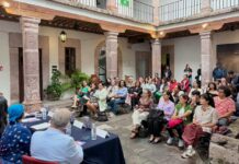 Presentan “Creándonos en las Palabras”, plaquette que reúne voces de 19 escritoras michoacanas