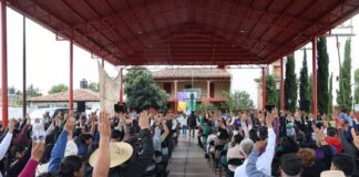 Celebra Bedolla incorporación de Huecorio a los autogobiernos; suman 55 en Michoacán