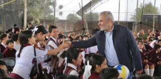 ¡Más de 800 mil tenis entregados! Bedolla impulsa el apoyo a estudiantes de secundaria