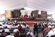 El Congreso del Estado entrega Condecoracion “Constitución de 1814” al Colegio de Abogadas de Michoacán