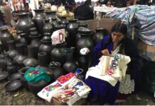 Mujeres artesanas enfrentan precariedad laboral, bajos ingresos y despojo cultural